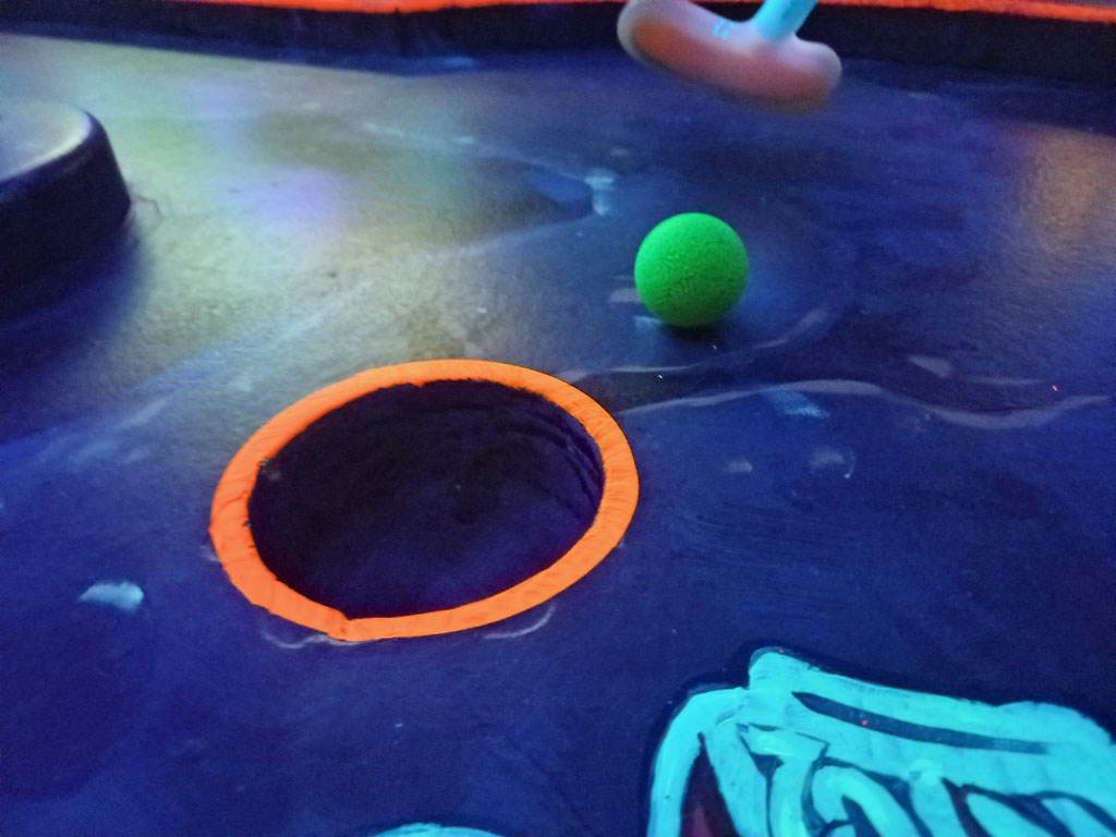 Schwarzlichtgolfen